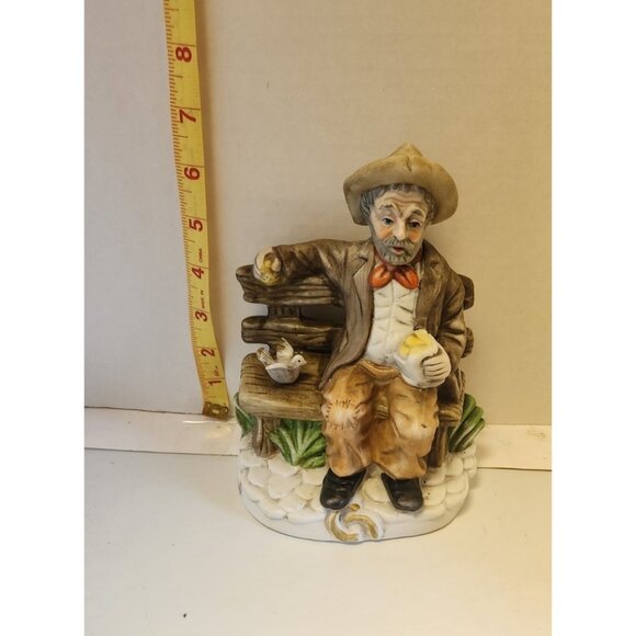 Capodimonte Tramp on a Bench Feeding Birds Figurine Hand Painted Made in Italy - Picture 2 of 7